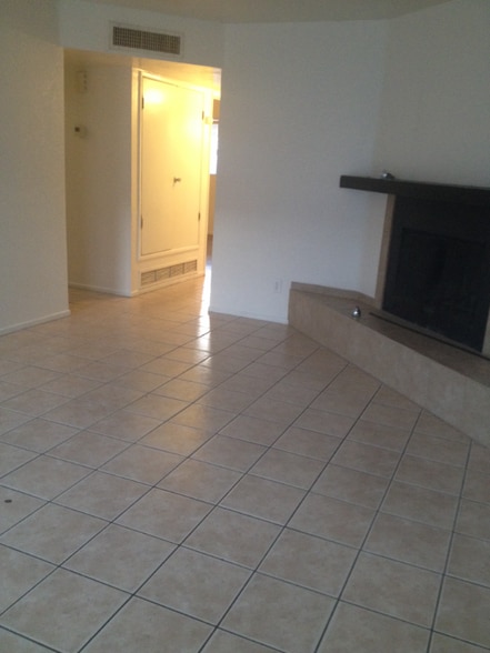 Building Photo - 253 W Lee St