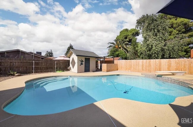 Building Photo - 1807 E Sonora Ave