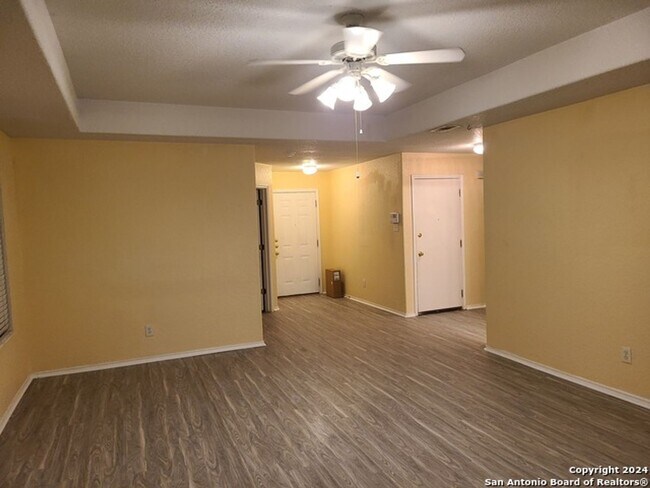 Building Photo - 8911 Laguna Rio