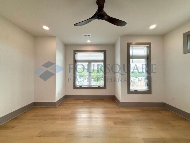 Building Photo - Modern 4-Bed / 4 Bath Townhome with Fireplace, Outdoor Spaces & Fenced Yard – Inside the Beltline...