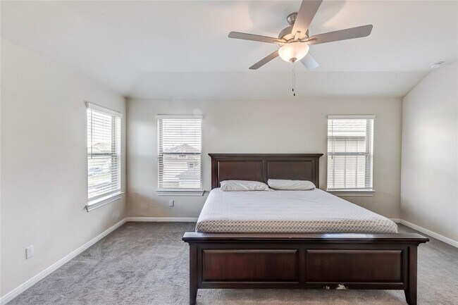 Building Photo - 332 Zuma Dr