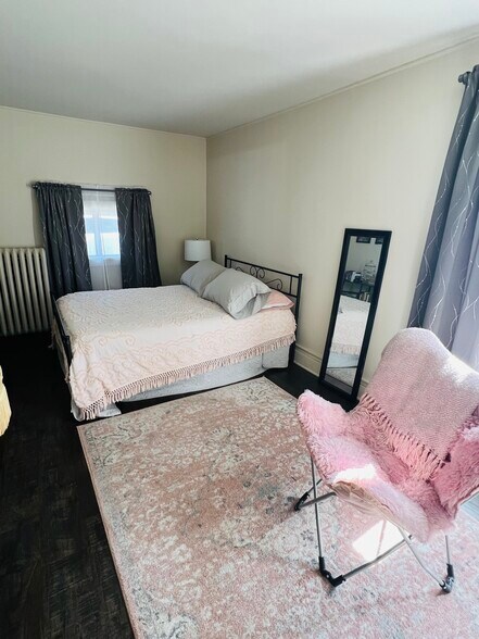 Building Photo - 24 N Chestnut St