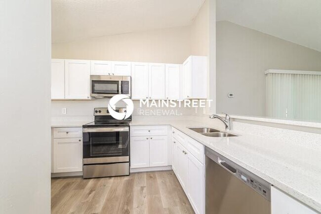 Building Photo - 3 Bedroom Pet-Friendly Home in ORLANDO, FL with Main Street Renewal
