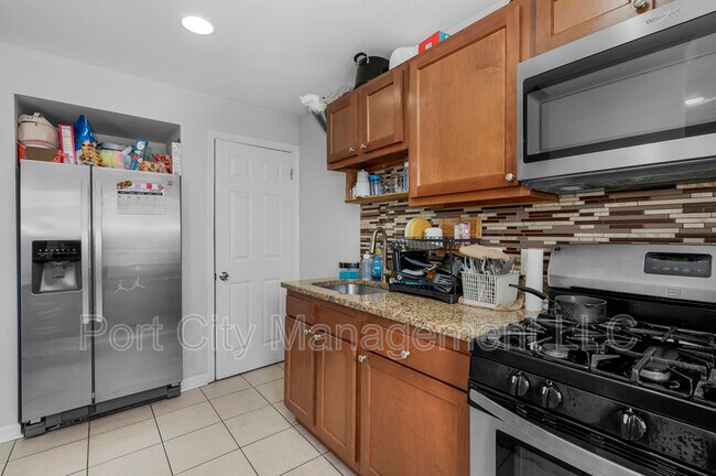 Building Photo - 944 Dalton Ave