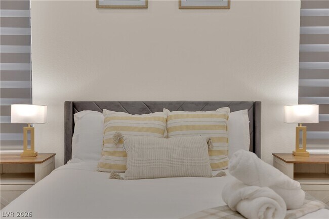 Building Photo - 10663 Stone Ledge Ave