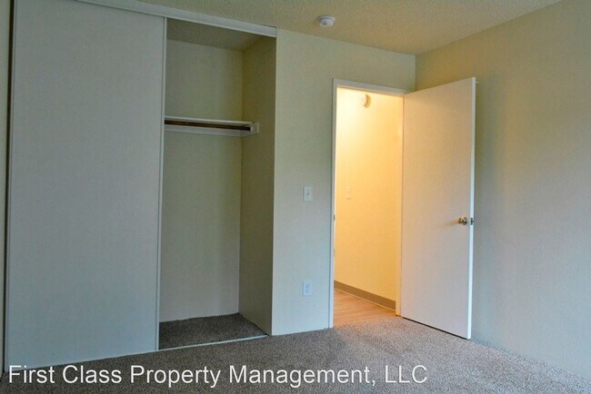 Building Photo - 3618 SW Beaverton Hillsdale Hwy