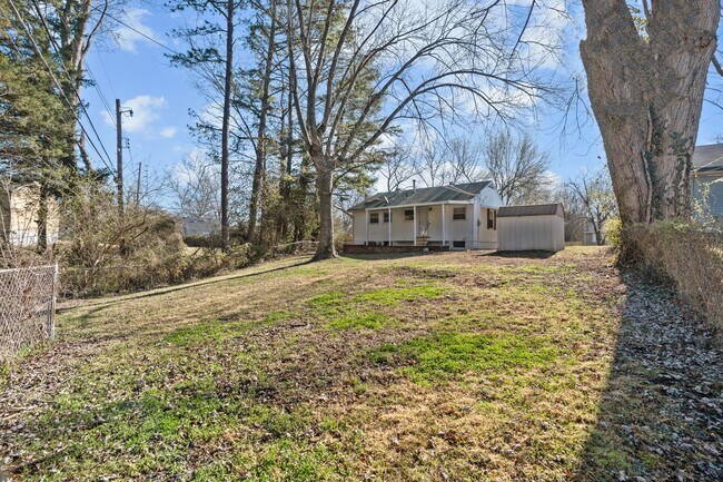 Building Photo - 3-Bedroom, 1-Bath Single-Family Home, BIG backyard!