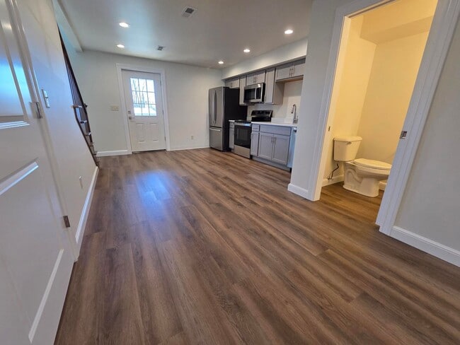 Building Photo - 43 W Main St