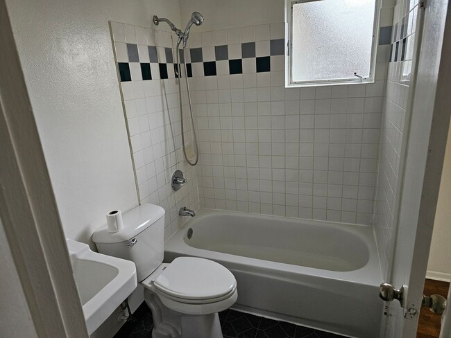 Building Photo - Open House Wednesday 5/14  4:30p - 6:00p  ...
