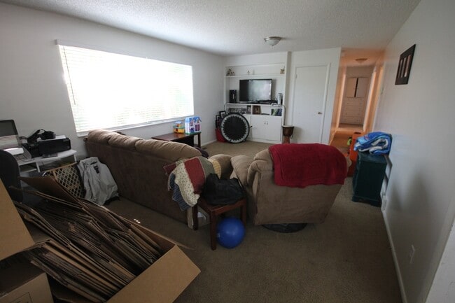 Building Photo - 3 Bed/1.5 Bath in a Cul-de-sac by Universi...