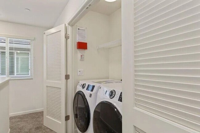 Building Photo - 736 N Bliss Ln