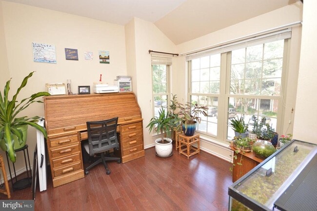 Building Photo - 3912 Penderview Dr