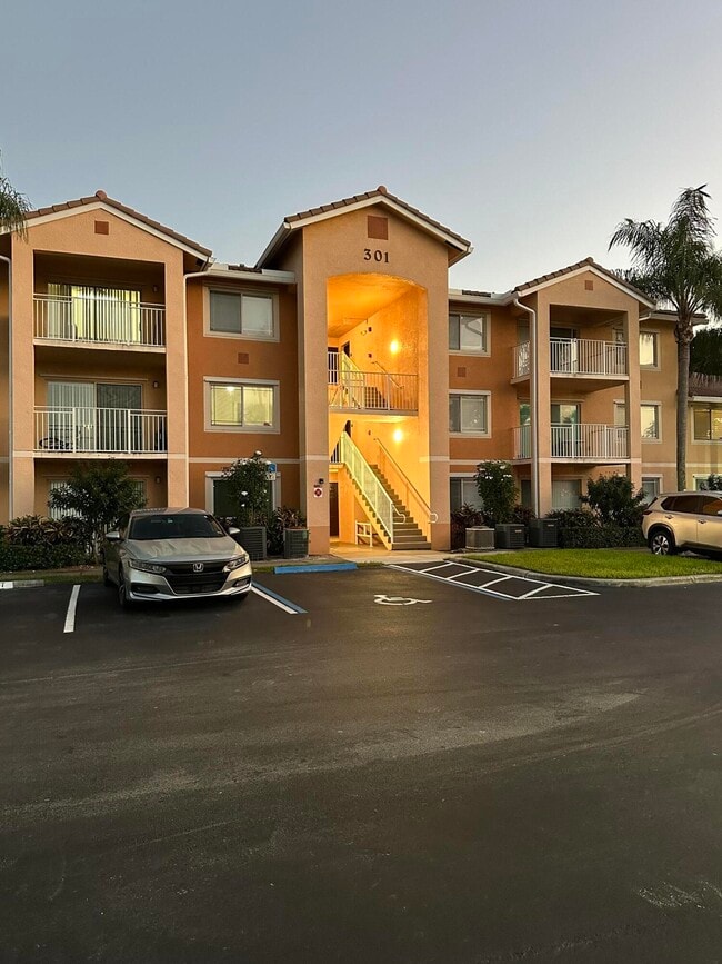 Primary Photo - 301 SW Palm Dr