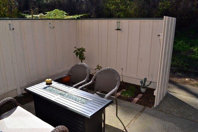 Building Photo - 1235 Terra Nova Blvd