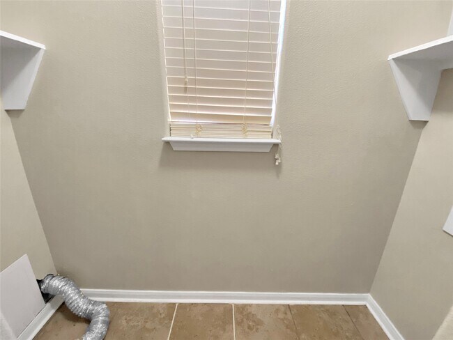 Building Photo - 10825 Royal Magnolia Dr