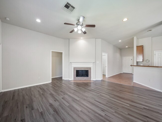 Building Photo - 20110 Emerald Cliff Ln