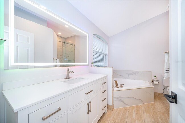 Building Photo - 1649 Lake Villa Dr