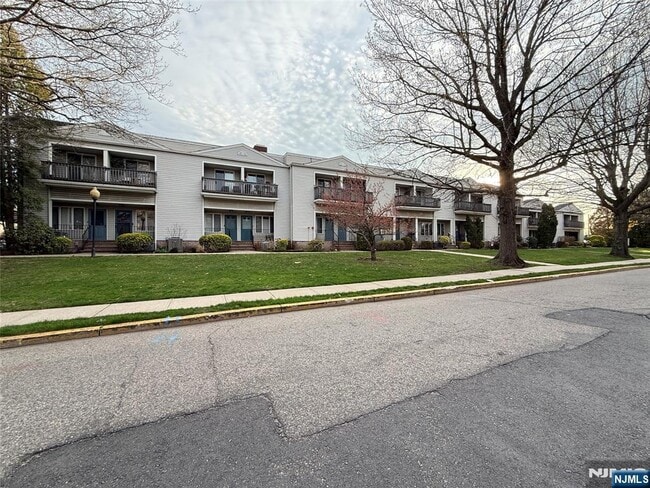 Building Photo - 42 Willow Wood Ct