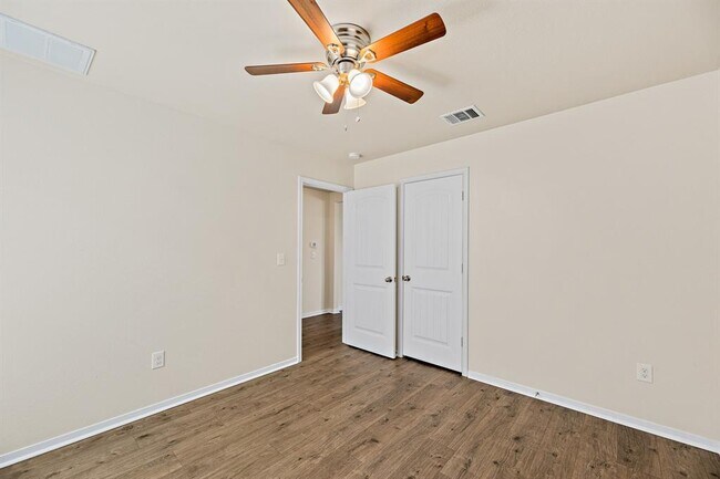 Building Photo - 5916 Montrelia Dr