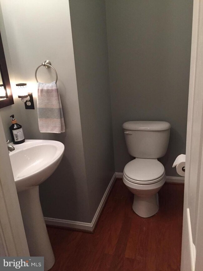 Building Photo - Absolutely Stunning townhome in the heart of Bristow. 3 bedroom, 2 full bathrooms and 2 half baths.