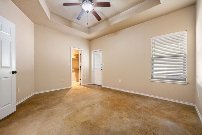 Building Photo - Nice 3 Bedroom Duplex located in New Braunfels!