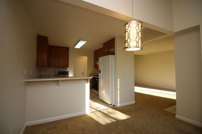 Building Photo - 3 Bedroom Townhome for Rent!