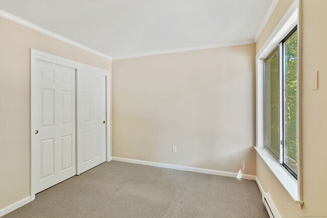 Building Photo - 20 E Pembroke Rd