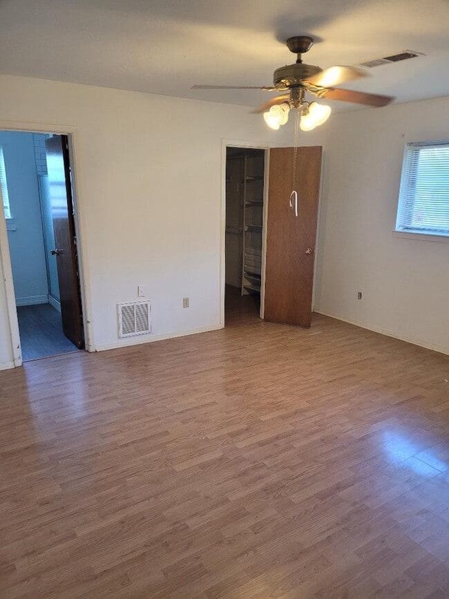 Building Photo - 4701 Crepe Myrtle Ln