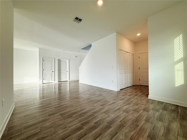Building Photo - 5001 Center Ct