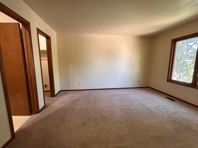 Building Photo - $0 DEPOSIT OPTION. 4 BEDROOM 3.5 BATH HOUS...