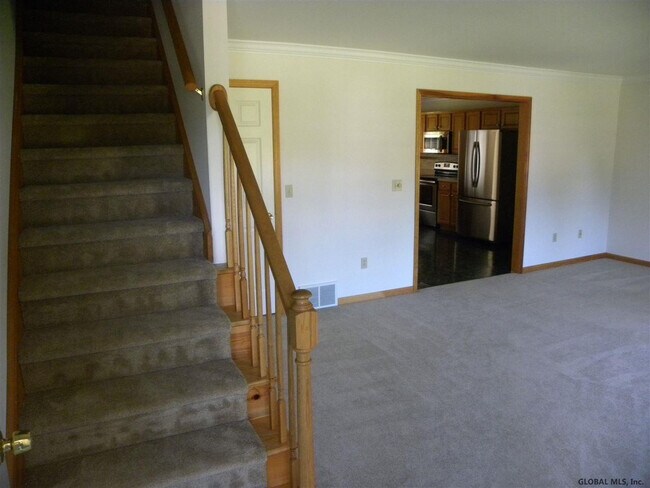 Building Photo - 8 Red Maple Ln