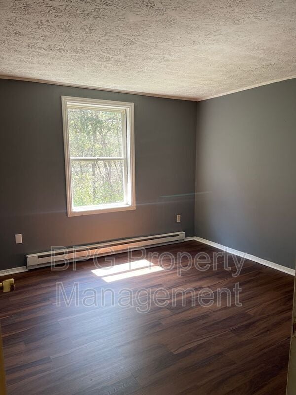 Building Photo - 123 Circle Dr