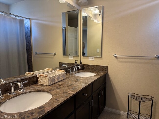 Building Photo - 6073 Crown Palms Ave