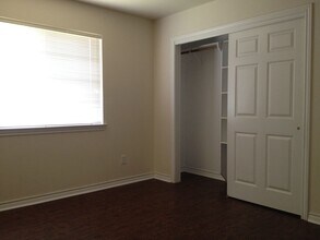 Building Photo - PET FRIENDLY! PRICED RIGHT! SUBLEASE AVAILABLE! NO DEPOSIT!