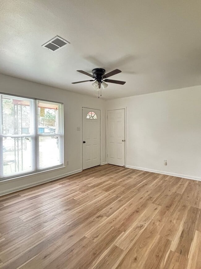 Building Photo - 3 Bedroom, 1 Bath Home for Rent – Little R...