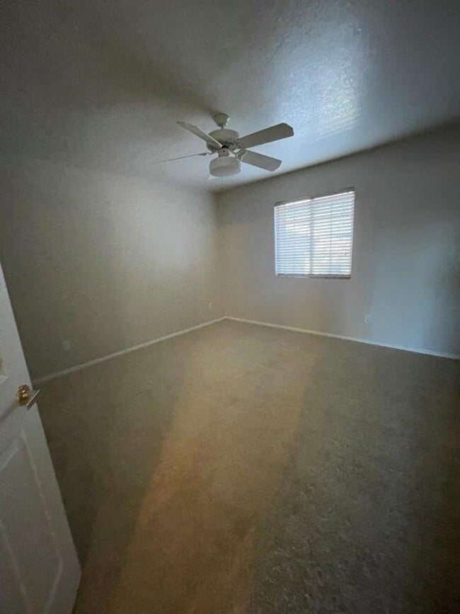 Building Photo - 922 N Sicily Dr