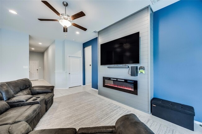 Building Photo - 21302 Santa Rosa Ave