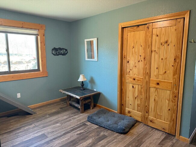 Building Photo - "Cozy 3-Bedroom Mountain Home with 2 Full Baths in Picturesque Como, CO!"