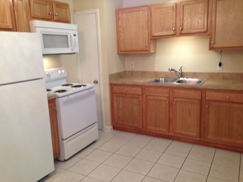 Kitchen - 2841 Carleon Rd
