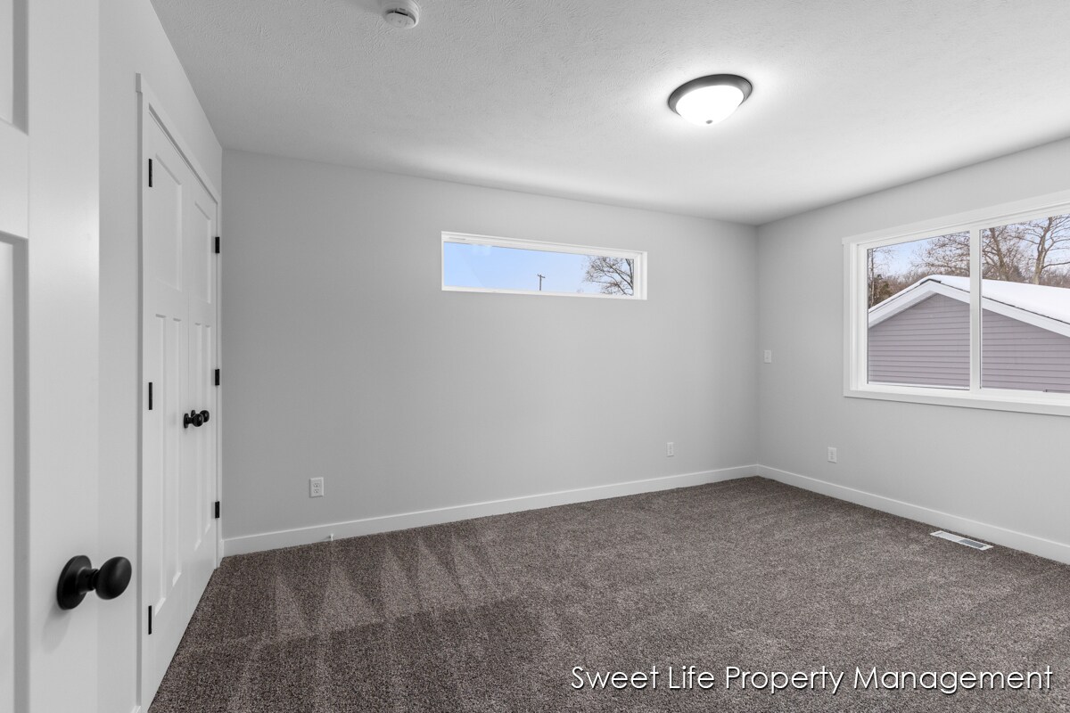 Building Photo - 1524 Fremont Ave NW