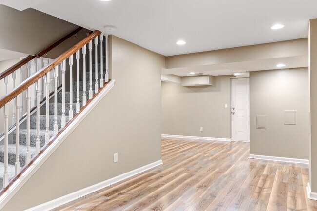 Building Photo - 221 Brighton Way