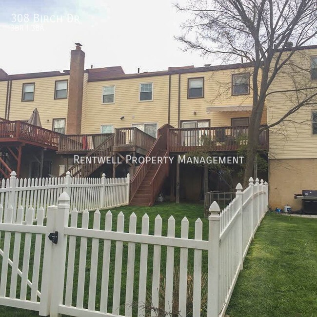 Building Photo - 308 Birch Dr