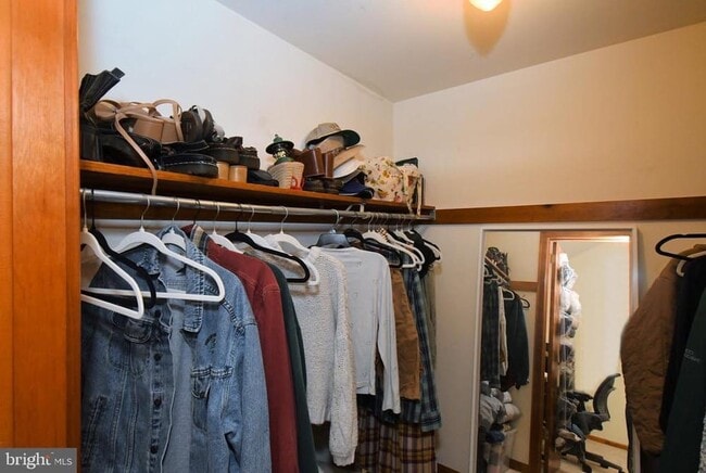 Building Photo - 601 W Market St