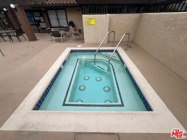 Building Photo - 1163 S Crofter Dr