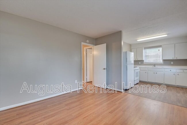 Building Photo - 329 Verdery Dr