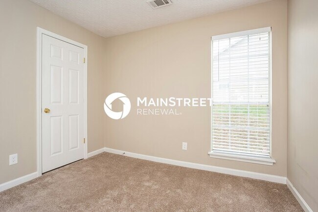Building Photo - 3 Bedroom Pet-Friendly Home in Riverdale, GA with Main Street Renewal