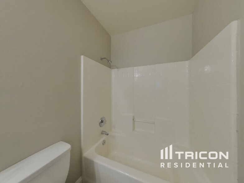 Building Photo - 9759 Ocotillo Falls Ave