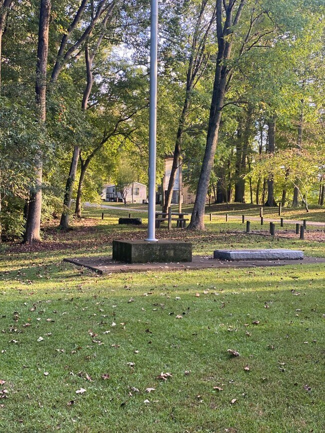 Building Photo - 2 Bedrooms, 2 Bathrooms - Home in Cedar Bluff!