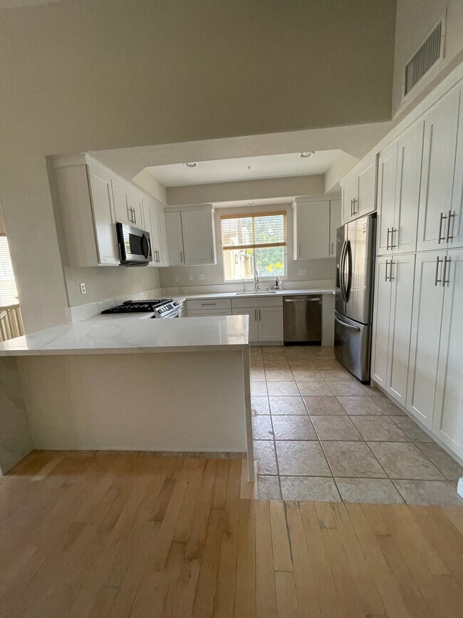 Building Photo - 26 Burlingame