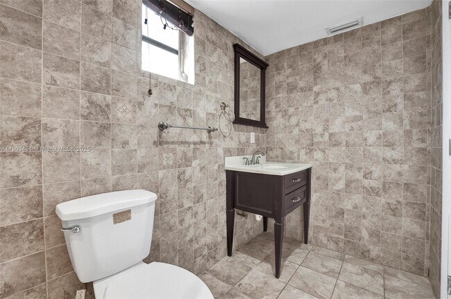 Building Photo - 12193 SW 82nd Ave